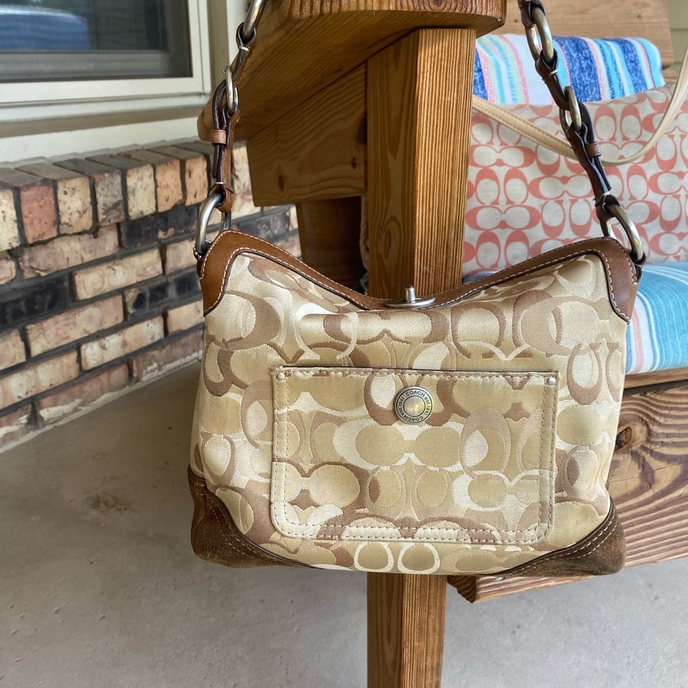 Coach bag w/ signature logo. Canvas with suede -leather strap. GREAT CONDITION. - Picture 16 of 16